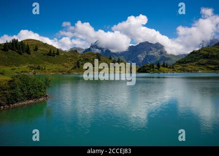 Un posto meraviglioso per una vacanza nelle Alpi svizzere Foto Stock