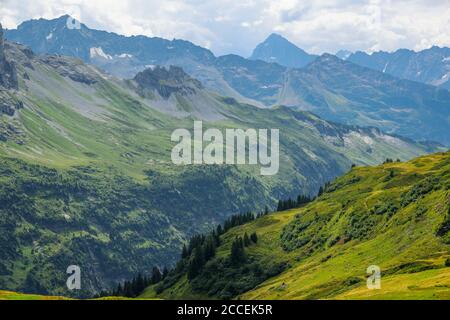 Un posto meraviglioso per una vacanza nelle Alpi svizzere Foto Stock