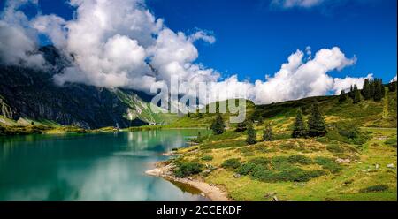 Un posto meraviglioso per una vacanza nelle Alpi svizzere Foto Stock