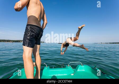 Lago, lago balneabile, lago di Costanza, persona, salto, acqua Foto Stock