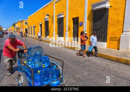 Messico, Yucatan Stato, Izamal, la città di colore giallo Foto Stock