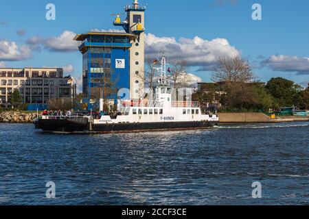 WSV.de Amministrazione di costruzioni, acque e spedizioni nel porto di Rostock, fiume Warnow, Meclemburgo-Pomerania occidentale, Germania Foto Stock