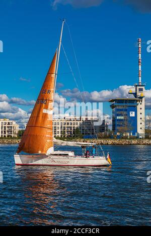 WSV.de Amministrazione di costruzioni, acque e spedizioni nel porto di Rostock, fiume Warnow, Meclemburgo-Pomerania occidentale, Germania Foto Stock