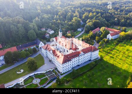 Abbazia di Schäftlarn, Valle d'Isar, veduta aerea, alta Baviera, Baviera, Germania Foto Stock