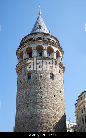 La Torre Galata (Galata Kulesi; Torre di Cristo) è una torre medievale in pietra costruita dal genovese. È una delle torri più alte e più antiche di Istanbul. Turk Foto Stock