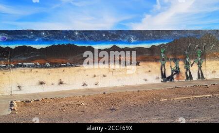 Alien e UFO murale al NEGOZIO ET Fresh Jerky, Hiko Nevada USA Foto Stock