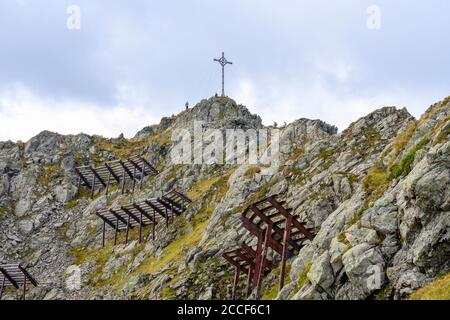 Austria, Montafon, protezione delle valanghe al rifugio Wormser. Foto Stock