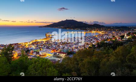 Sunrise over Zante città e del suo porto, Grecia. Foto Stock