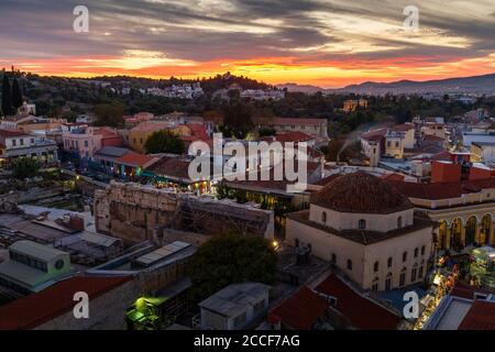 Vista di Monastiraki e della vecchia moschea di Atene. Foto Stock