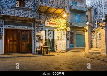 Street nel villaggio di Pyrgi sull isola di Chios, Grecia. Foto Stock