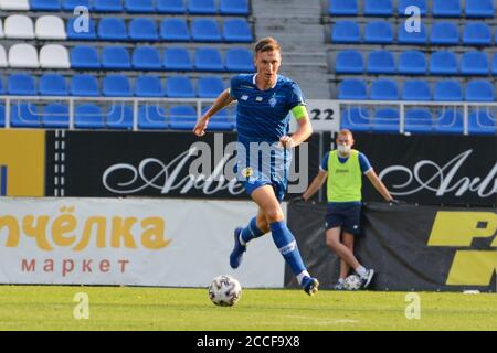 Kiev, Ucraina. 21 Agosto 2020. L'azione Serhy Sydorchuk del FC Dynamo Kyiv durante la partita FC Dynamo con FC Olimpik Donetsk nella Premier League Ucraina a Kiev, Ucraina, il 21 agosto 2020 (Foto di Aleksandr Gusev/Pacific Press) Credit: Pacific Press Media Production Corp./Alamy Live News Foto Stock