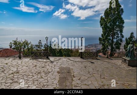 Sul Monte a Funchal, vista sull'Atlantico e Funchal, Madeira, Portogallo Foto Stock