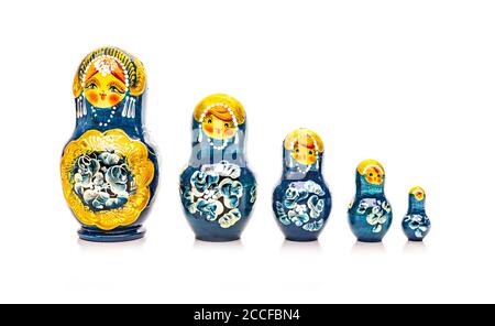 Bambole Matryoshka isolate su sfondo bianco Foto Stock