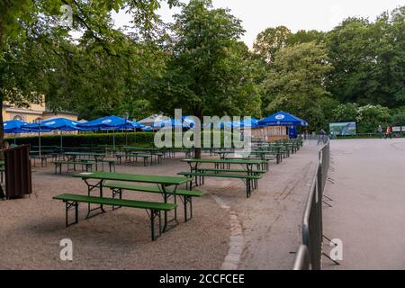 Birreria all'aperto, torre cinese, Monaco di Baviera, giardino all'inglese, fine chiusura, distanza, Foto Stock