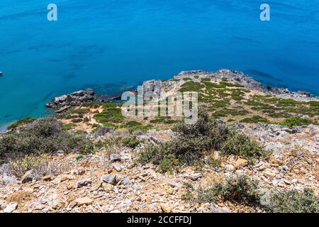 Vista della costa vicino alla spiaggia di palme di Preveli, centro di Creta, Grecia Foto Stock