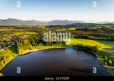 Germania, Baviera, Penzberg, zona residenziale di Huberer Weiher Foto Stock