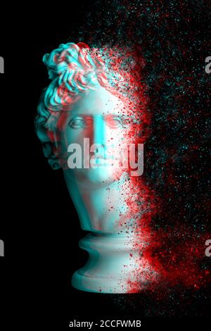 effetto anaglifi 3d. Statua in gesso della testa di Apollo. Man. Creativo. Testa. Isolato. Stile vintage. Glitch Art. Immagine CMYK offset digitale. Apollo Foto Stock