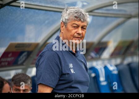 KYIV, UCRAINA - 21 AGOSTO 2020: Mircea Lucescu allenatore di Dynamo Kyiv Foto Stock