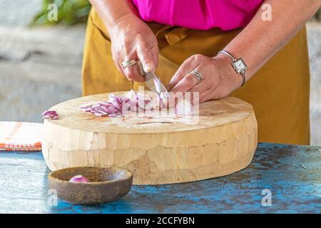 La cucina balinese e' la cucina tradizionale della gente Balinese dell'isola vulcanica di Bali. Utilizzando una varietà di spezie, mescolate con vegetab fresco Foto Stock