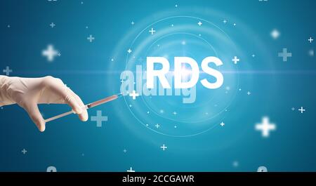 Ago per siringa con vaccino virale e abbreviazione RDS, concetto antidoto Foto Stock