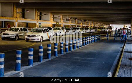 Stazione dei taxi all'aeroporto di Siviglia Foto Stock