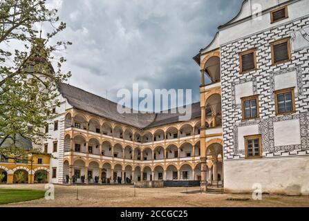 Cortile al castello di Velké Losiny, Olomouc Regione, Moravia, Repubblica Ceca Foto Stock