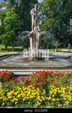 Statua alla fontana, a Sady Svobody, parco a Opava, Moravo-Slesia Regione, Slesia, Repubblica Ceca Foto Stock