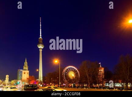 Germania, Berlino, mercatino di Natale presso il Municipio Rosso / Alexanderplatz. Foto Stock