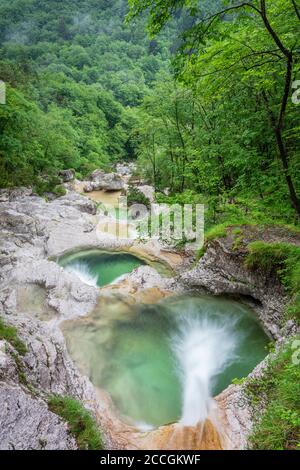 Le marmitte Brenton (cadini del brenton) nella valle del MIS nel Parco Nazionale delle Dolomiti Bellunesi, sospirolo, belluno, veneto, italia Foto Stock