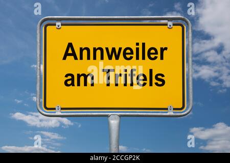 Ortstafel Annweiler am Trifels, Rheinland-Pfalz, Deutschland | cartello con la scritta "Annweiler am Trifels", Renania-Palatinato, Germania, Europa Foto Stock