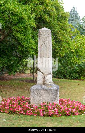 La pietra di Crow originale dal 1775, rimossa nel 1837 e collocata nel Priory Park. Victoria Avenue, Southend on Sea, Essex, Regno Unito. Pietra d'ingombro storica Foto Stock