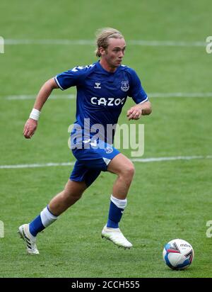 Everton's Tom Davies durante la partita di premeason friendly a Bloomfield Road, Blackpool. Foto Stock