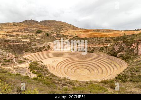 Moray rovine archeologiche Inca con terrazze a forma circolare, nella valle sacra, vicino a Cusco, in Perù. Foto Stock