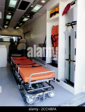 Produzione e progettazione di ambulanze. Ministero della Salute. Produzione speciale di ambulanza usata per servire malati e feriti. Foto Stock