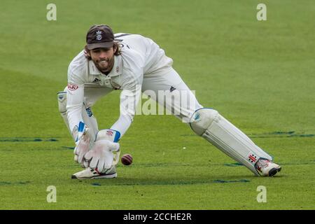 Londra, Regno Unito. 22 agosto 2020. Ben Foakes tiene il wicket per Surrey contro Kent il giorno uno della partita del Bob Willis Trophy all'Oval. David Rowe/Alamy Live News Foto Stock