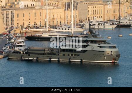 Il lussuoso yacht ragnar, esploratore e rompighiaccio, nel Grand di Malta Porto Foto Stock