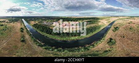 Panorama aereo della tenuta del 18 ° secolo del proprietario terriero Principe Kurakin nel villaggio di Kurakino, regione di Penza, Russia, 2020 Foto Stock