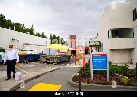 2020: Henry Mayo Newhall Hospital accesso di emergenza screening Coronavirus COVID-19 pazienti. Santa Clarita, California Stati Uniti Foto Stock