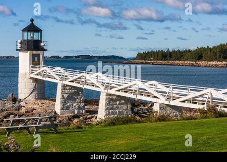 Il faro e museo di Marshall Point a Point Clyde, Maine, è un luogo pittoresco e un'opportunità educativa aperta al pubblico. Foto Stock