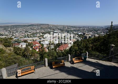 Monte Mtatsminda: Punto panoramico e vista panoramica del centro della città di Tbilisi, Repubblica di Georgia Foto Stock
