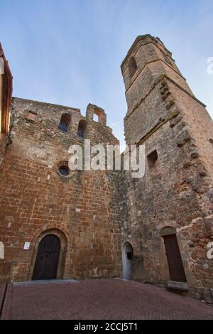 Chiesa di Sant Julià i Santa Basilissa nel villaggio di corsa, Girona, Spagna Foto Stock