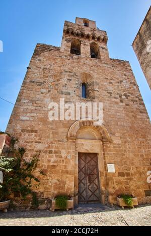 Chiesa di Sant Julia nella città di Rabos, provincia di Girona, Spagna Foto Stock