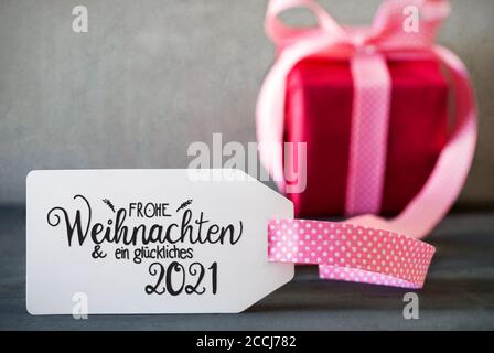 Regalo di Natale rosa, Calligraphy Glueckliches 2021 significa felice 2021 Foto Stock
