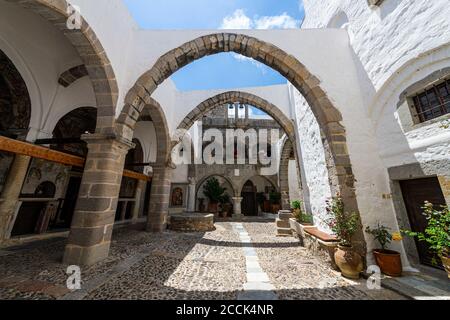 Grecia, Sud Egeo, Patmos, archi nel Monastero di San Giovanni Teologo Foto Stock