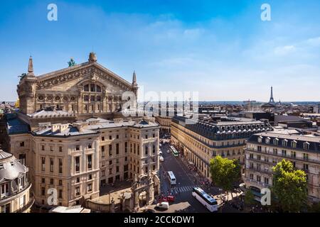 Teatro dell'Opera e Torre Eiffel nello skyline di Parigi, Francia Foto Stock