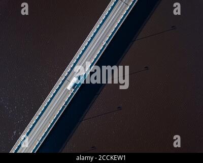 Russia, Repubblica di Carelia, Sortavala, veduta aerea del ponte che si estende attraverso il lago Ladoga Foto Stock