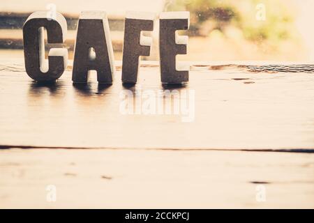 Insegna alfabetica del caffè. Insegna vintage realizzata con lettere in legno Foto Stock