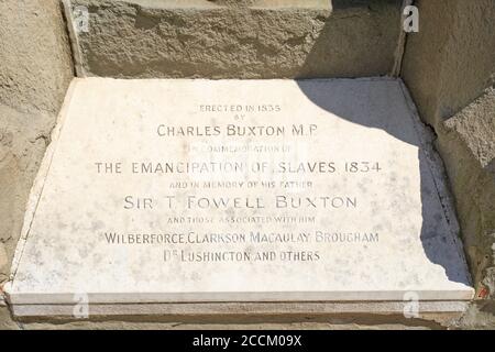 Emancipazione della placca schiavi, Londra, 2020. Una lapide commemorativa dell'abolizione del commercio degli schiavi nel 1834. Questo si trova sotto un fo ornato Foto Stock