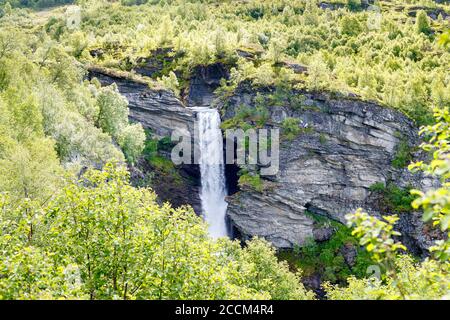 GEIRANGER, NORVEGIA - 2016 GIUGNO 13. Vista sulla cascata di Storseterfossen a Geiranger. Foto Stock