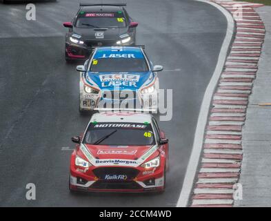 Little Budworth, Cheshire, Regno Unito. 23 agosto 2020; Oulton Park Circuit, Little Budworth, Cheshire, Inghilterra; Kwik Fit British Touring Car Championship, Oulton Park, Race Day; Un trenino da viaggio composto da Ollie Jackson Motorbase Performance alla guida di una Ford Focus ST, Senna Proctor Excelr8 Motorsport alla guida di una Hyundai i30N, Josh Cook BTC Racing alla guida di una Honda Civic Type R in gara 2 Credit: Action Plus Sports Images/Alamy Live News Foto Stock